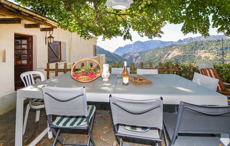 Appartement confortable d'une chambre à Évisa, avec cuisine et place de parking in Marignana, Parc naturel régional de Corse