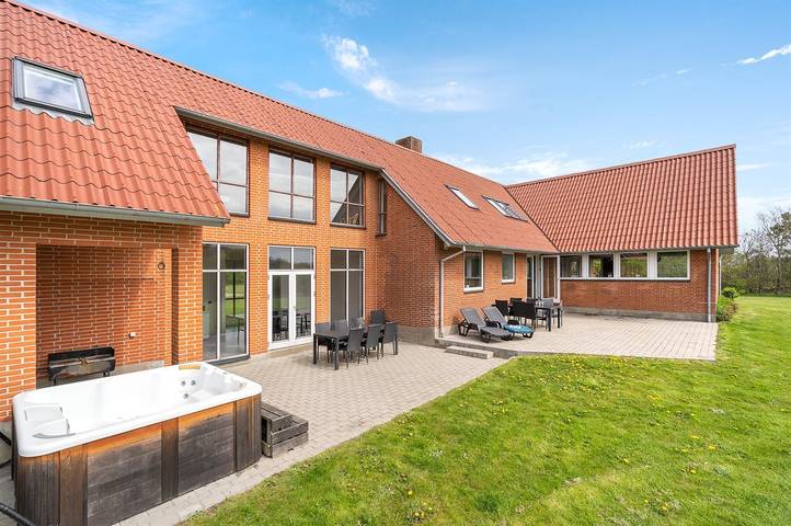 Ferienhaus für 25 Personen, mit Seeblick und Terrasse, mit Haustier - 1