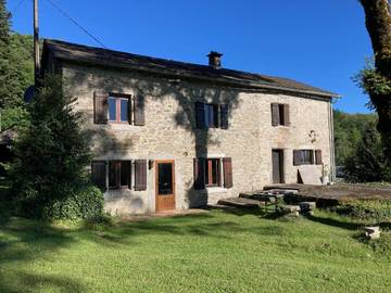 Gîte pour 9 personnes, avec jardin ainsi que vue et terrasse à Le Bez