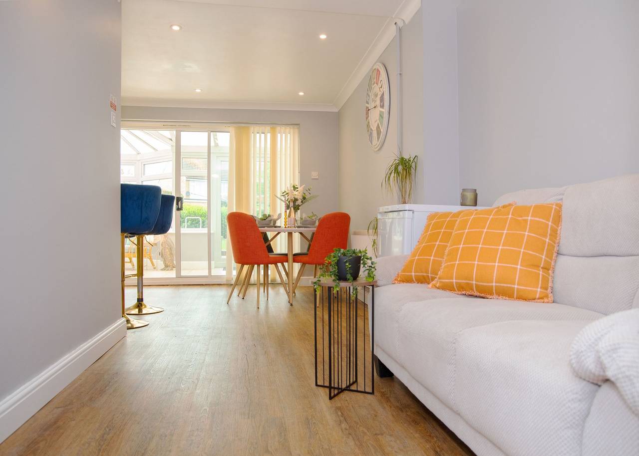 Spacious 3-Bed House | Free Parking Included in Ipswich, Suffolk