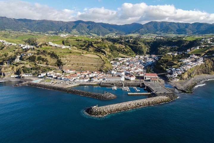 Location de vacances pour 4 personnes, avec balcon à Povoação