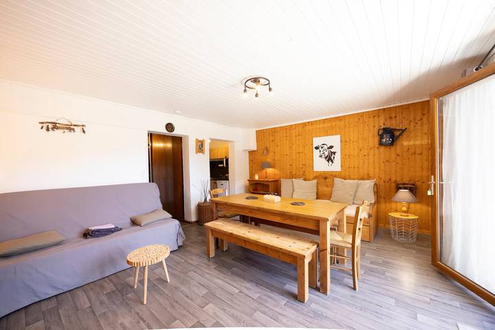 Entire apartment, Apartment "Le Berger" with Mountain View, Private Terrace, and Wi-Fi in Aillon-le-Jeune, Chambéry region