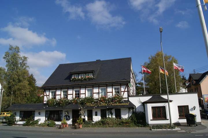 Hotel für 3 Personen, mit Terrasse und Garten sowie Ausblick in Kreuztal