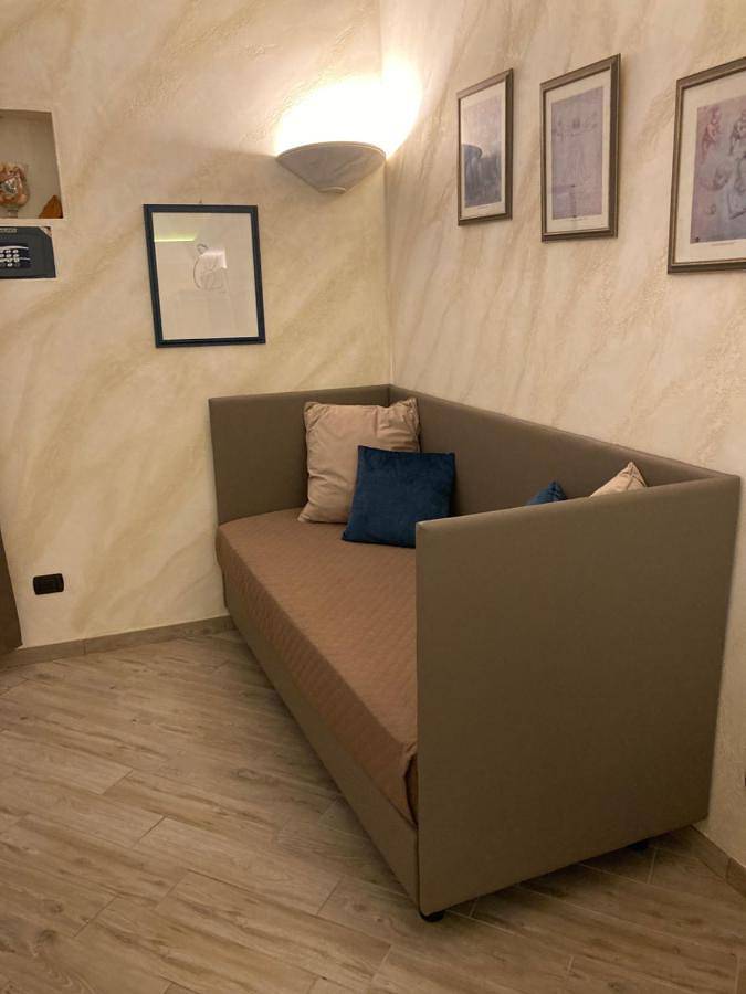 Queen Room in Nettuno, Provincia di Roma
