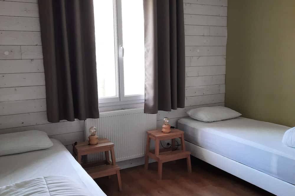 Gîte 4 personnes à 100m de la mer/Gr34 avec piscine/spa in Guissény, Région de Brest