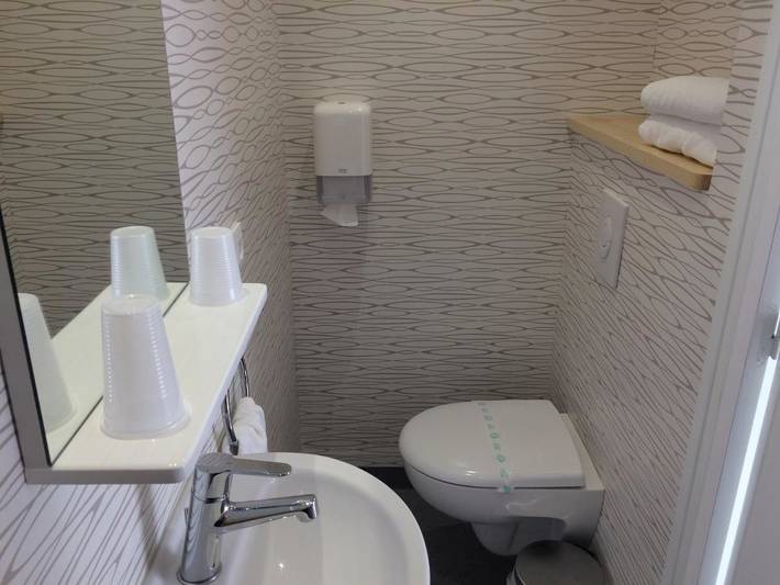 Hôtel pour 2 personnes, avec terrasse dans Lac de Naussac - 4