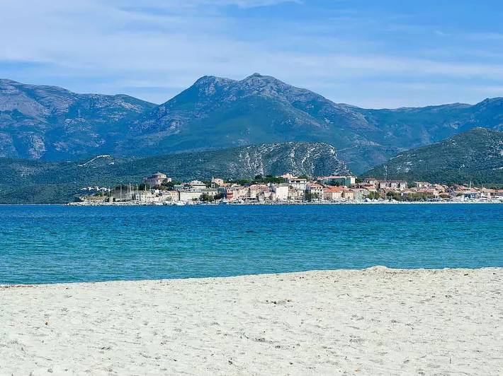 Gîte pour 4 personnes, avec balcon et piscine dans Plage de la Roya