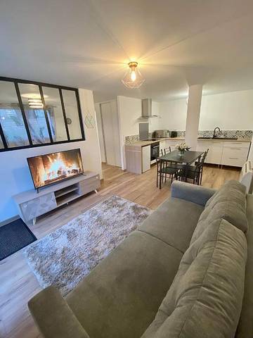 Gîte pour 2 personnes, avec vue ainsi que terrasse et jardin à Trélissac