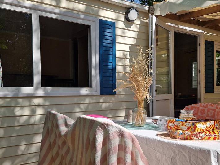 Mobil home pour 4 personnes, avec bassin pour enfant et terrasse à Aups - 3