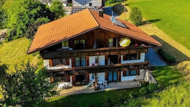 Ferienhaus Mariele - Ferienwohnung Enzian mit 2 sep. Schlafzimmern und Südbalkon in Lohberg, Ostbayern