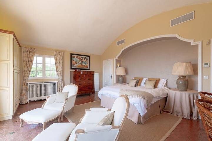 Location de vacances pour 12 personnes, avec terrasse et jardin à Châteauneuf-Grasse - 4