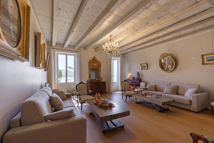 Villa pour 29 personnes, avec Balcon ainsi que Jardin et Vue sur le lac à Veyrier-du-Lac