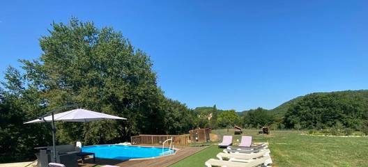 Gîte pour 4 personnes, avec jardin ainsi que vue et piscine à Duravel