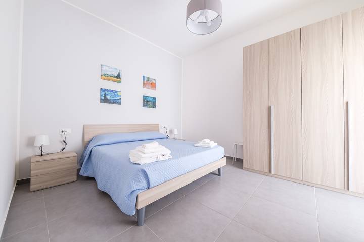Vacation Home 'Alba's Home - Van Gogh' with Balcony, Wi-Fi & Air Conditioning in Valdina, Messina Province