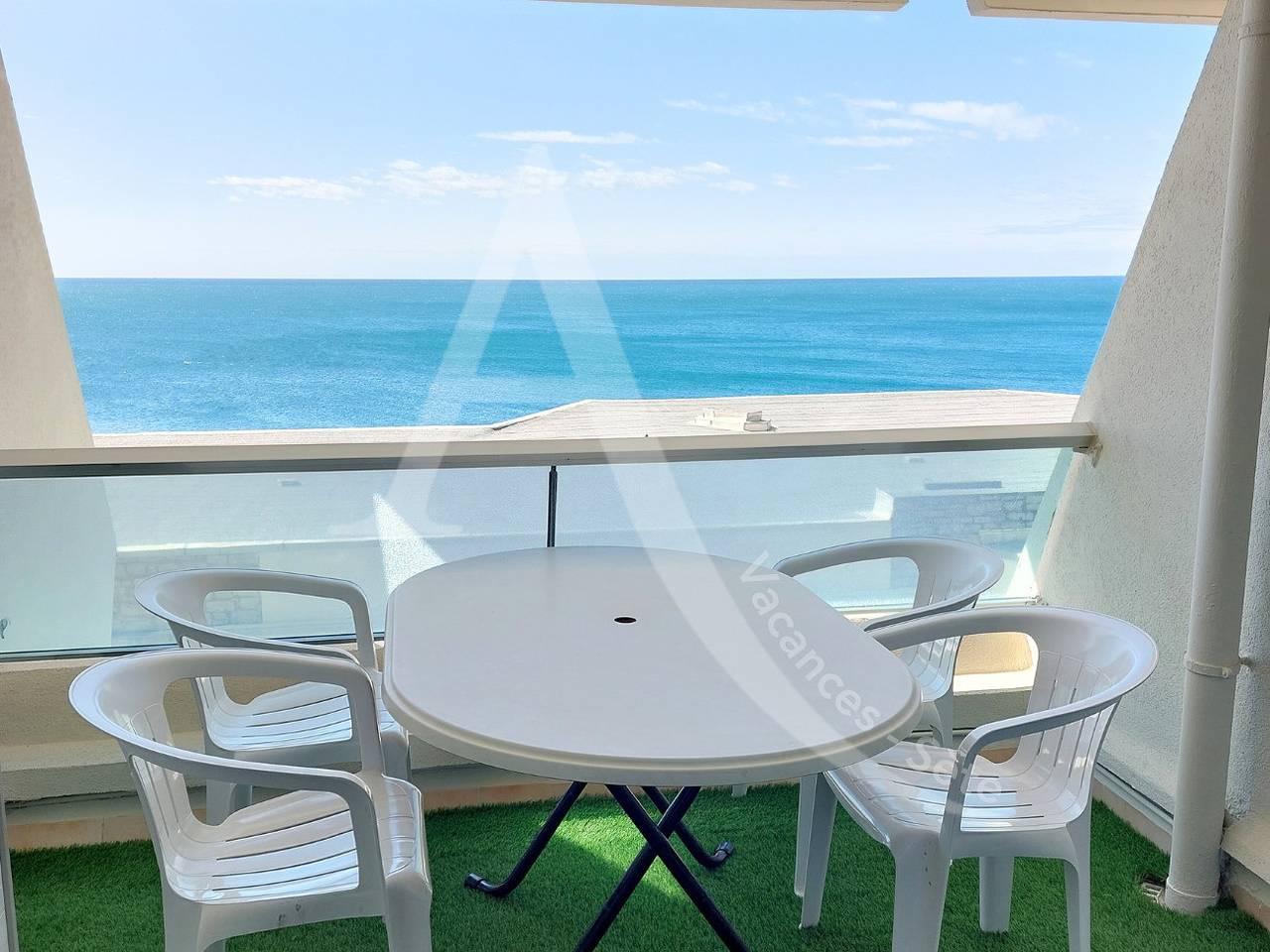 Entire apartment, 145 / T2 Vue Mer Avec Parking Et Clim Séjour in Sete, Côte d'Améthyste