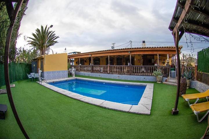 Casa de vacaciones para 19 personas, con jardín además de piscina y terraza, Se admiten mascotas en Archena