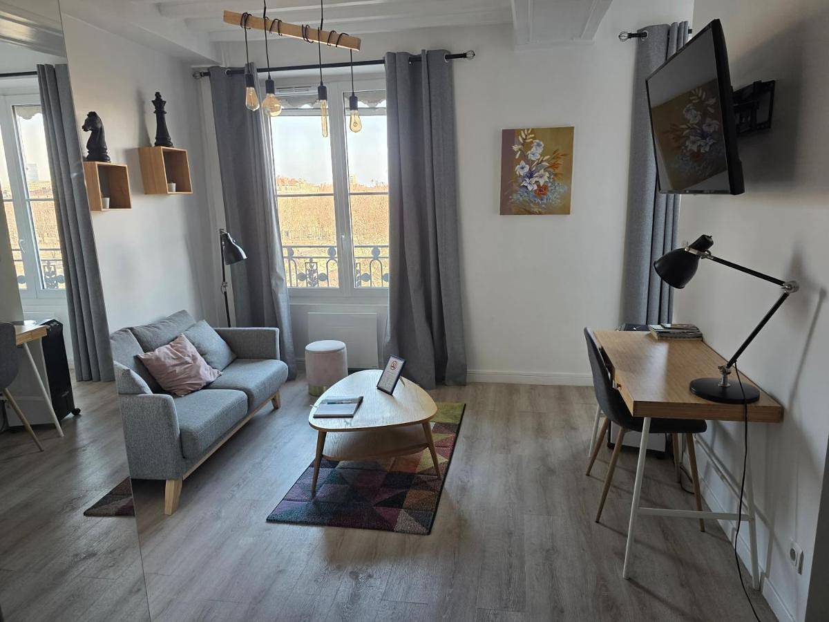 Entire apartment, One-Bedroom Apartment in Lyon, Lyon region