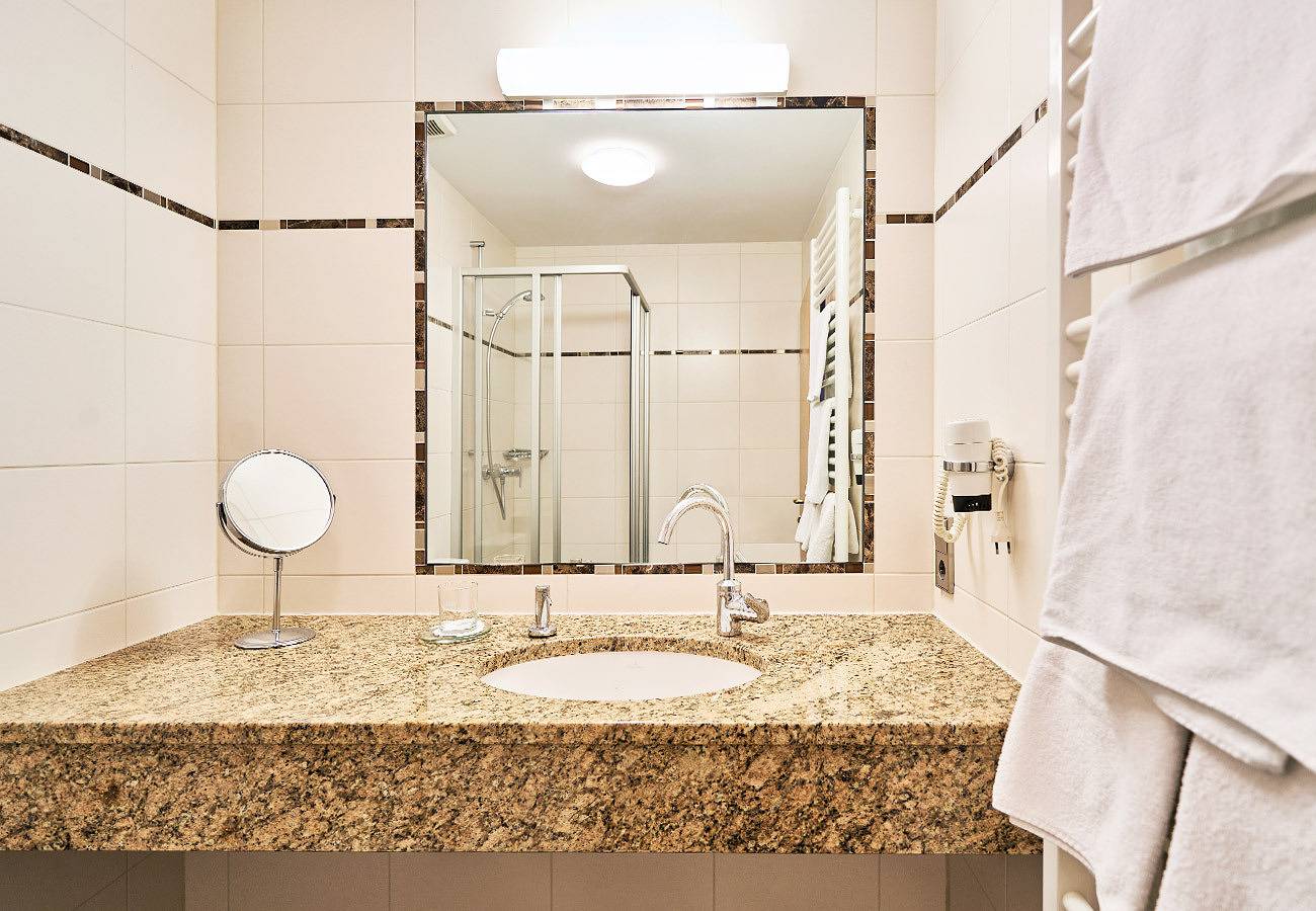 Ganze Wohnung, Ferienwohnung 'Fewo 4' mit Gemeinschaftsterrasse und Wlan in Heiligenberg, Region Bodensee-Oberschwaben