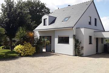 Location de vacances pour 8 personnes, avec terrasse et jardin à Landaul