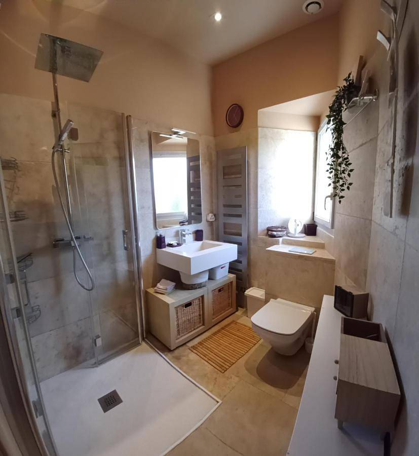 Double Room with Garden View in Aramon, Région de Nîmes