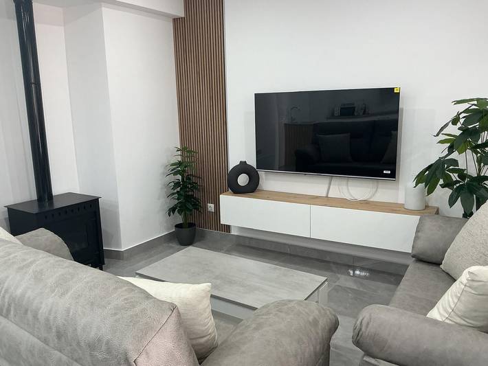 Casa vacacional 'Aleda' con terraza privada y Wi-Fi in Cuevas del Becerro, Provincia de Málaga