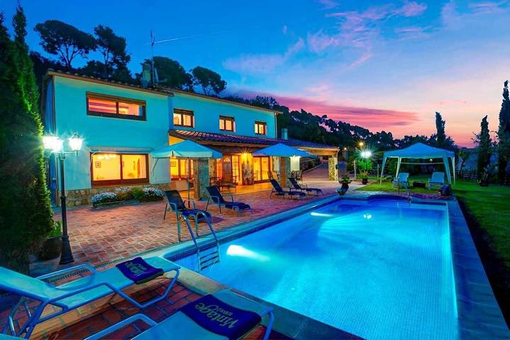 Location de vacances pour 10 personnes, avec piscine ainsi que terrasse et jardin à Vall-llobrega - 2