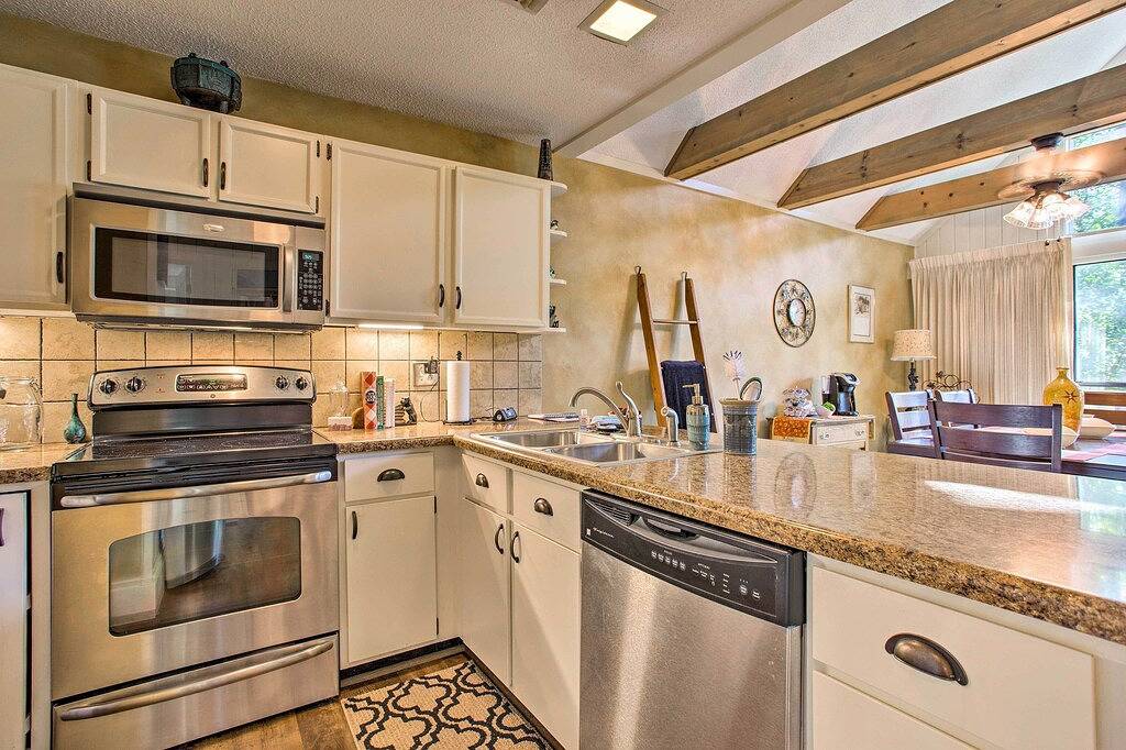 Ganze Wohnung, Mit einem Gatter geversehenes Keowee Keys-Haus mit Mtn-Ansicht u. Seezugang! in Lake Keowee