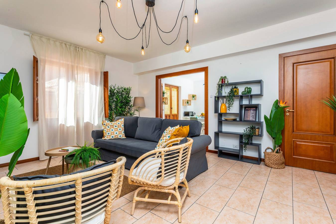 Appartamento intero, Appartamento 'Home Centrum 2' con vista mare, Wi-Fi e aria condizionata in Giarre, Catania e dintorni