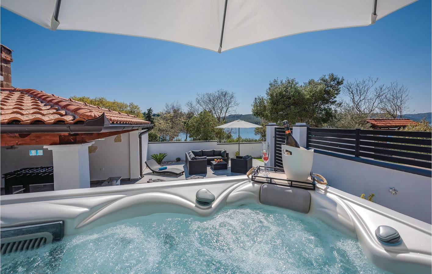 Gemütliche Ferienwohnung mit Terrasse, in Strandnähe und mit Parkplatz – ideal für einen Kurzurlaub in Raša, Ostküste Istrien