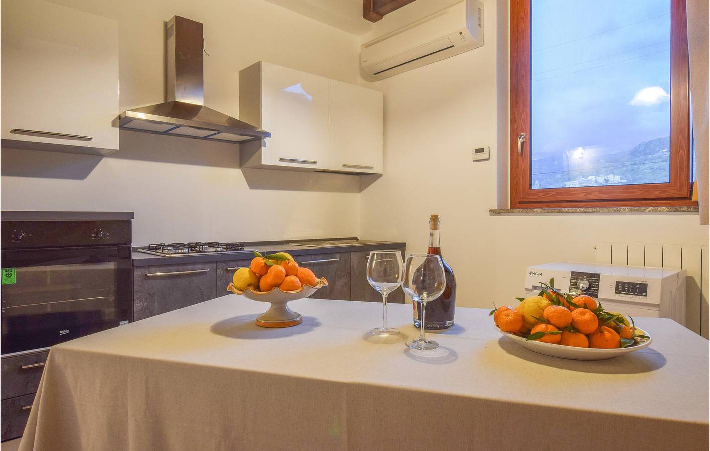 Ganze Ferienwohnung, Appartement am Pool: Parkplatz, A/C, Küche, WiFi in Gaggi, Messina Provinz