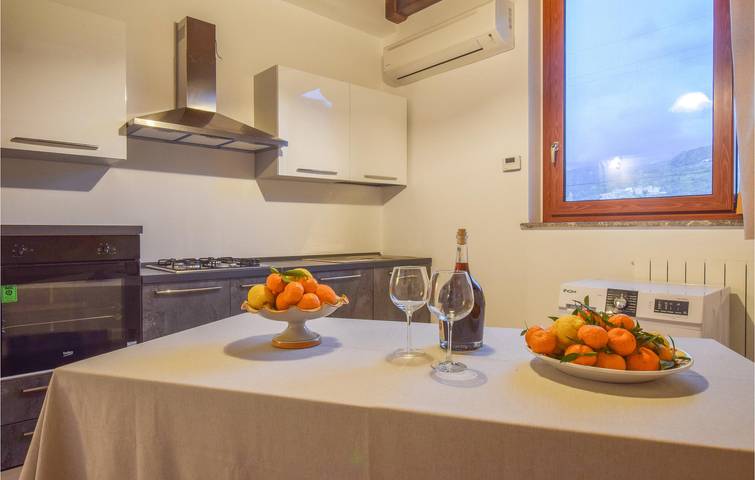 Appartamento intero, Appartamento a bordo piscina: Parcheggio, A/C, Cucina, WiFi in Gaggi, Provincia di Messina