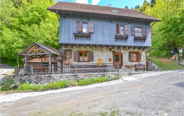 Vacation Rental for 7 Guests in Comeglians, Udine Province, Picture 1