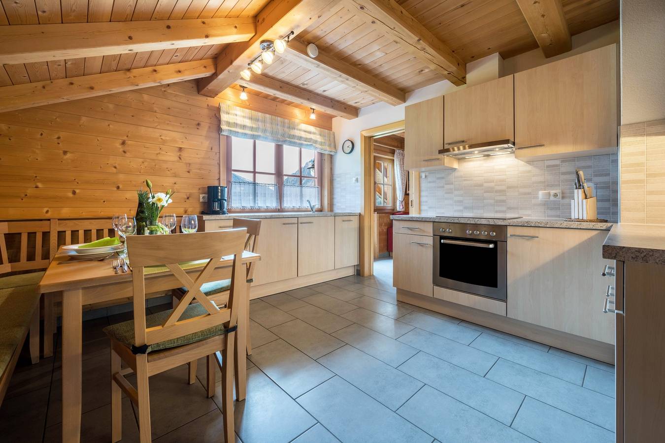 Entire apartment, Apartment "Ferienhaus Pichlerhof" with Mountain View, Shared Garden & Wi-Fi in Pfunders, Vintl