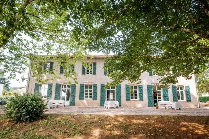 Casa de huéspuedes para 15 personas, con piscina además de jardín y jacuzzi - 1