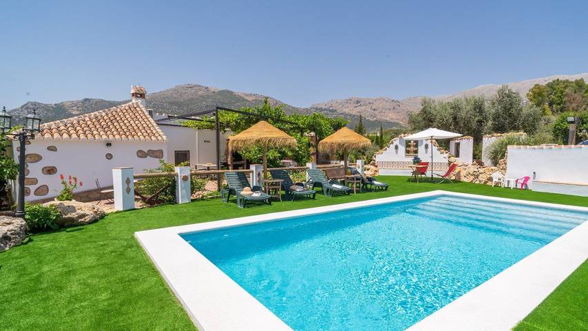 Casa rural para 12 personas, con piscina y balcón/terraza en Periana