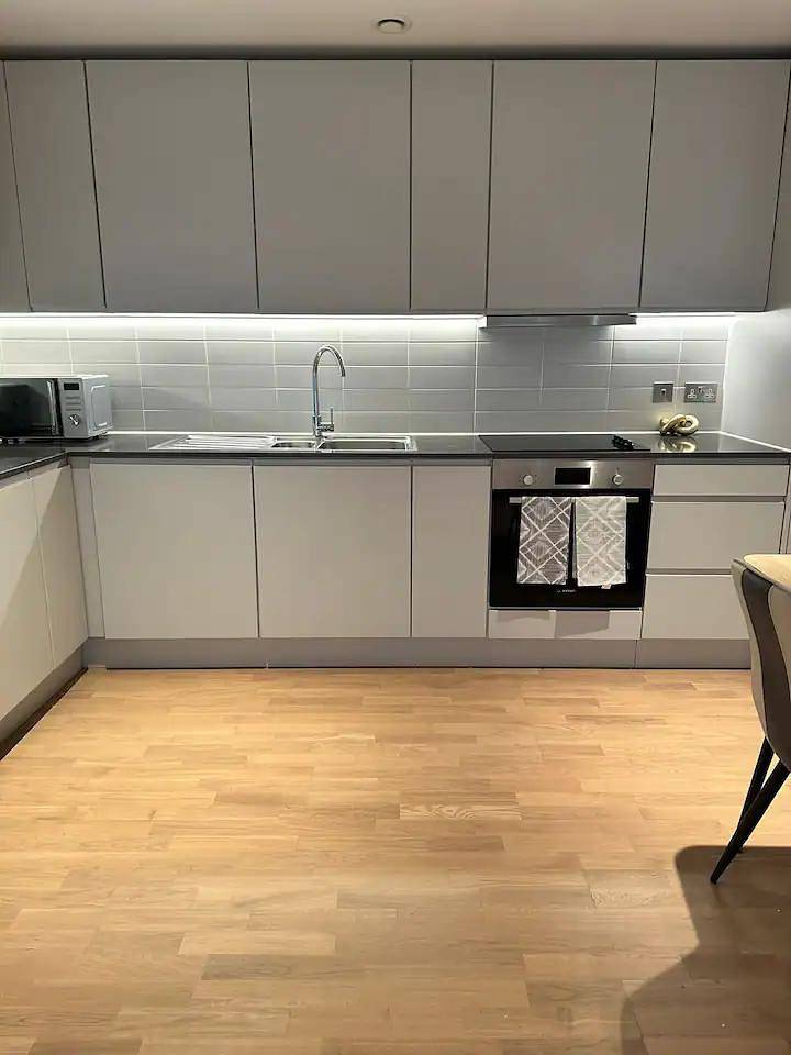 Ganze Ferienwohnung, Ferienwohnung für 4 Personen mit Balkon in Hackney, London