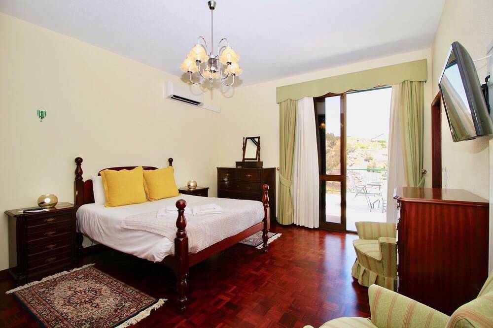 Villen Quinta da Lapa 2. Villa. Beheizter Pool. Wifi in Câmara de Lobos, Madeira