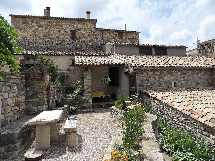 Gîte pour 5 personnes, avec Terrasse et Jardin ainsi que Piscine et Vue