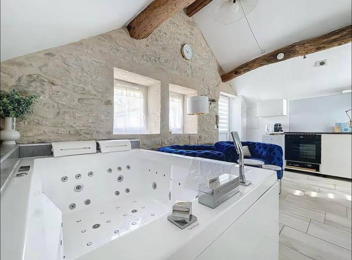 Gîte pour 2 personnes, avec jacuzzi et jardin à Talant