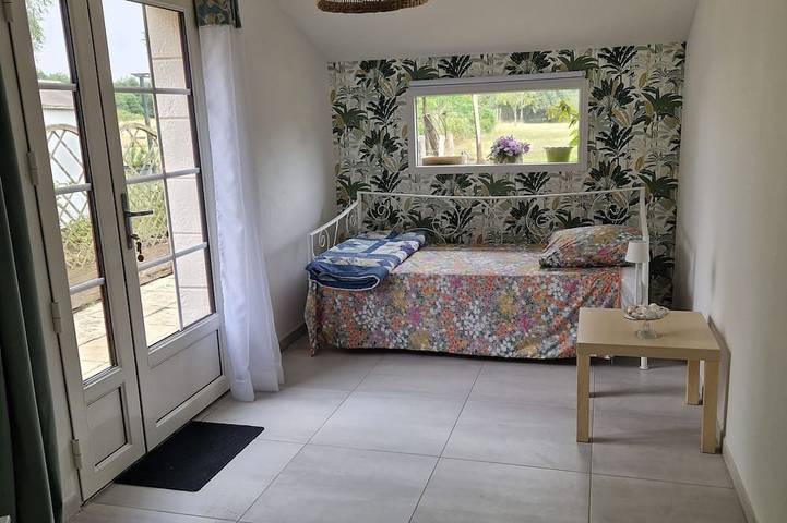 Location de vacances pour 3 personnes, avec jardin à Hommes - 2