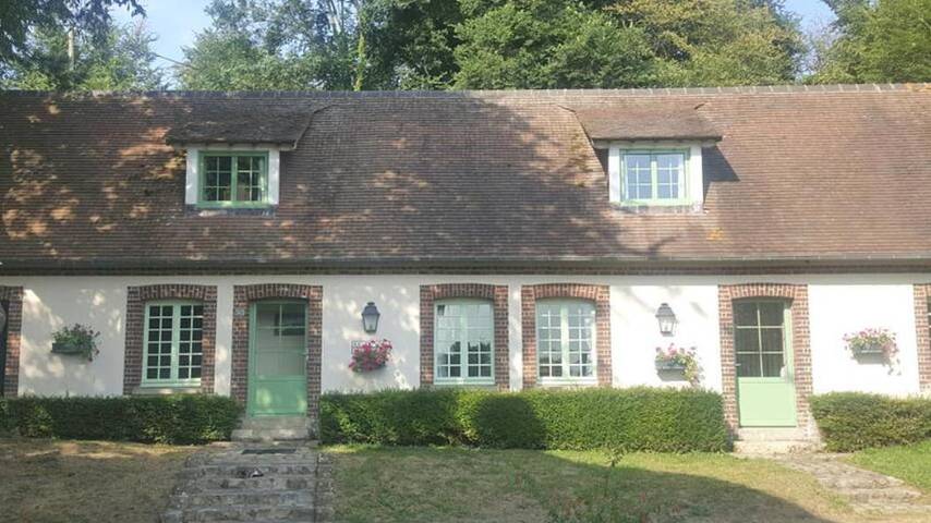 Gîte pour 2 personnes, avec jardin ainsi que vue et terrasse à Longueil (homonymie)