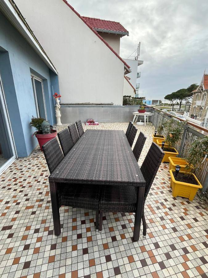 Location de vacances pour 9 personnes, avec Balcon ainsi que Terrasse et Vue dans Plage des Rochelets - 2
