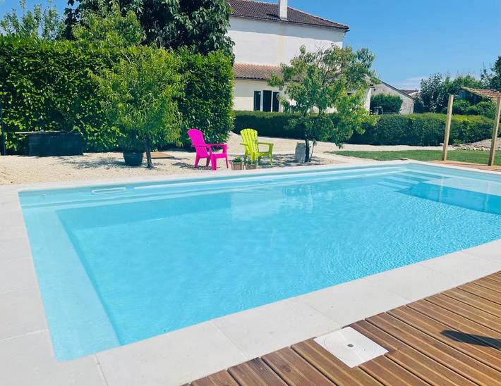 Location de vacances pour 6 personnes, avec piscine ainsi que jardin et vue à Paillé - 3