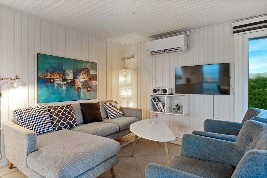 Schönes Ferienhaus nur 100 Meter bis zur Nordsee in Årgab, Holmsland Klit