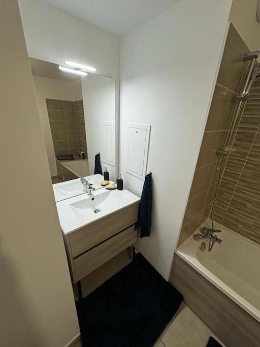 Appartement entier, Proche de toute commodité - Proche Orly in Chevilly-Larue, Val-de-Marne