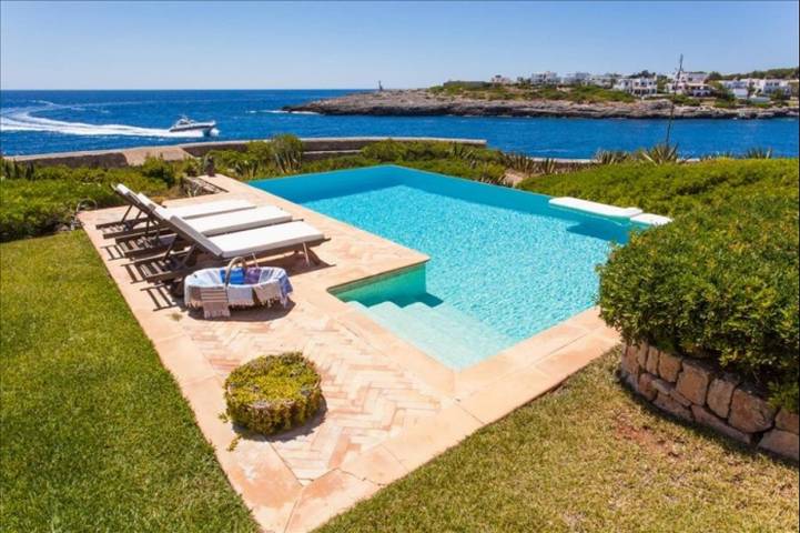 Villa for 10 people, with pool and balcony as well as garden in Port Cala d'Or
