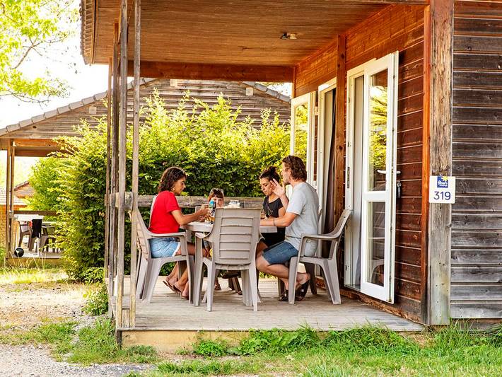 Gîte pour 6 personnes, avec piscine et terrasse, animaux acceptés à Lissac-sur-Couze - 3