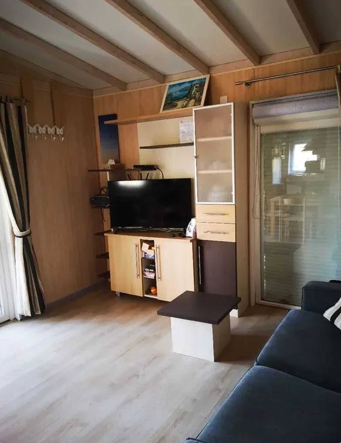 Chalet accueillant avec vue sur le lac in Estang, Gers