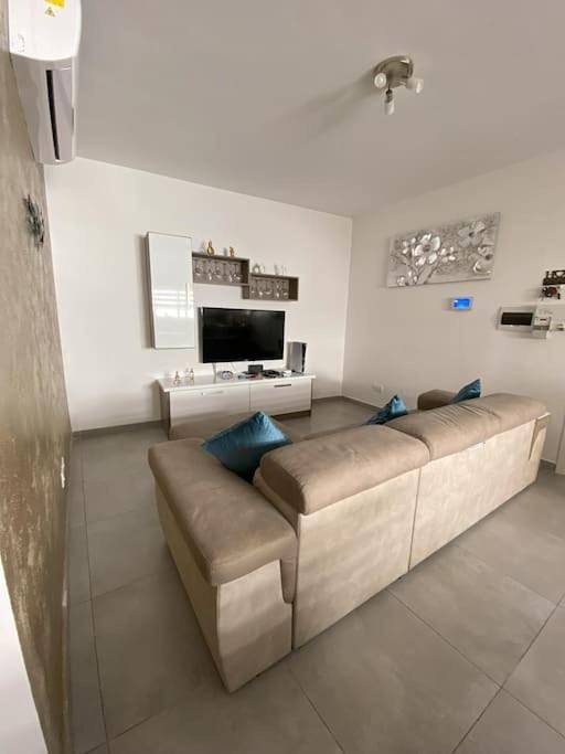 Gîte pour 8 personnes, avec jardin ainsi que vue et piscine dans Qawra - 2