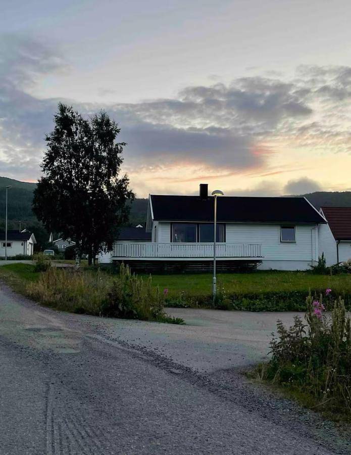 Ferienhaus für 4 Personen, mit Terrasse und Garten sowie Ausblick in Vesterålen